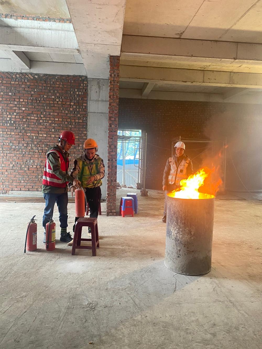 HUẤN LUYỆN VỆ SINH, AN TOÀN LAO ĐỘNG TẠI CÔNG TRÌNH TRANSCO