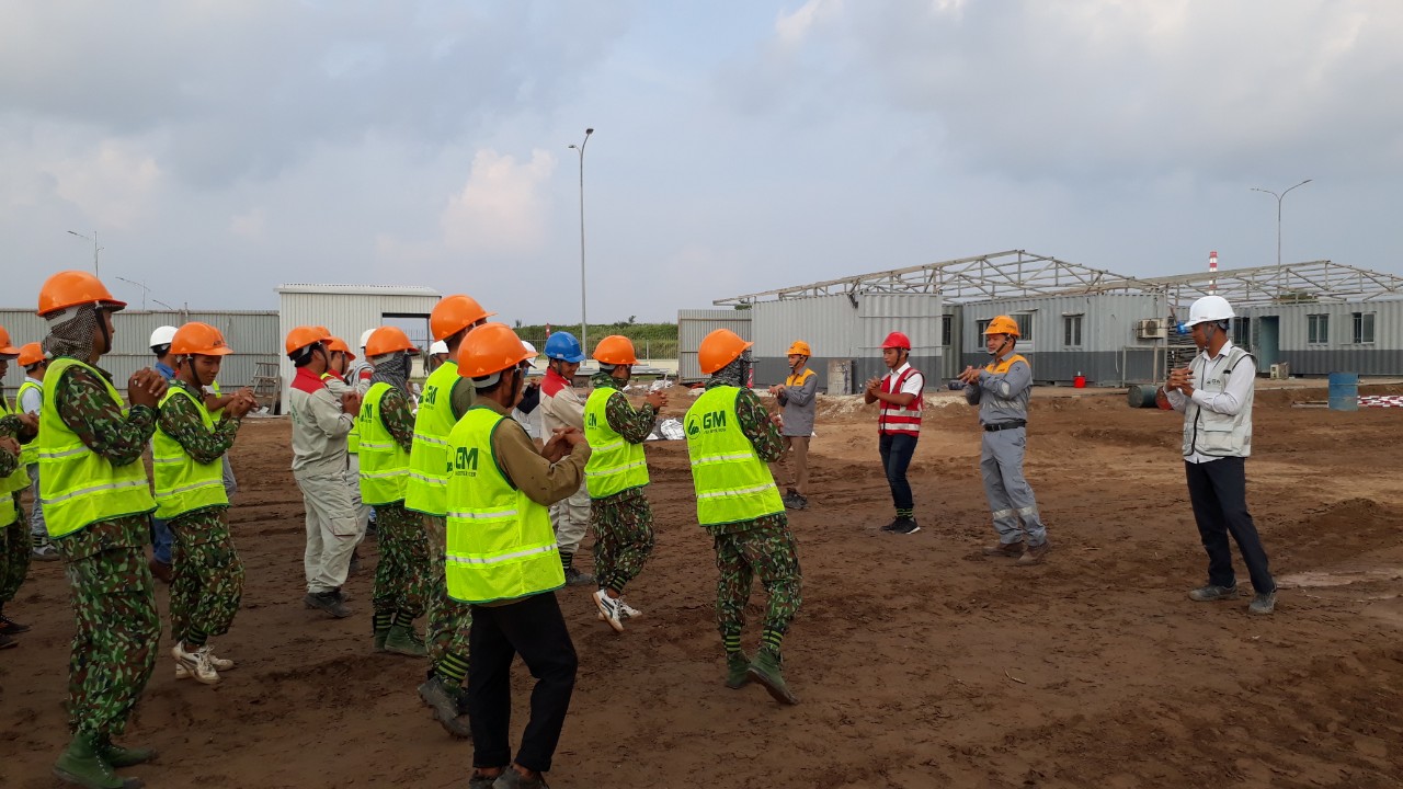 Chào ngày mới trên công trường Nhà máy sản xuất khí công nghiệp Vinasanfu